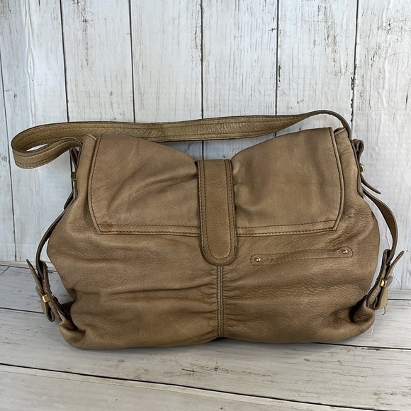 B Makowsky Taupe Leather Slouchy Hobo Satchel Shoulder Bag w/Large Buckle Accent - Picture 3 of 15